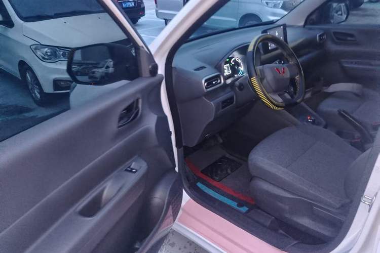 Used Wuling Hongguang New Energy 2025 Extended-Range Hybrid 50 km Standard Version
