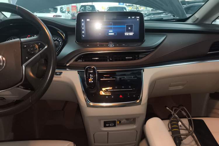 Used Buick GL8 2022 Land Business Class 652T Smart Deluxe Model
