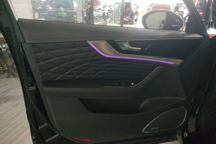 Used Hongqi HS5 2022 Facelifted Version 2.0T Smart Connect Flagship All-Wheel-Drive Edition
