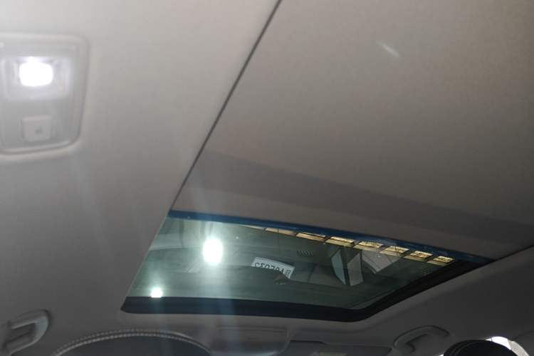 Used Volkswagen Tiguan L 2019 Revised 330TSI Automatic Two-Wheel Drive Smart & Luxury Edition China VI Standard
