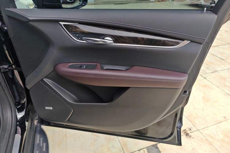 Used Cadillac XT6 2021 2.0T Six-Seater Four-Wheel-Drive Luxury Version
