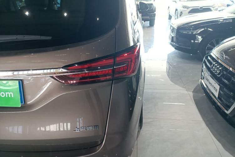 Used Buick GL8 2023 Facelifted Land Cruiser Executive Luxury Version