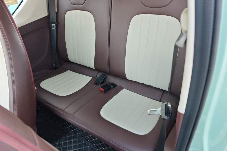 Used Wuling Hongguang MINIEV 2021 Macaron Sandwich Model 120 km Lithium NMC
