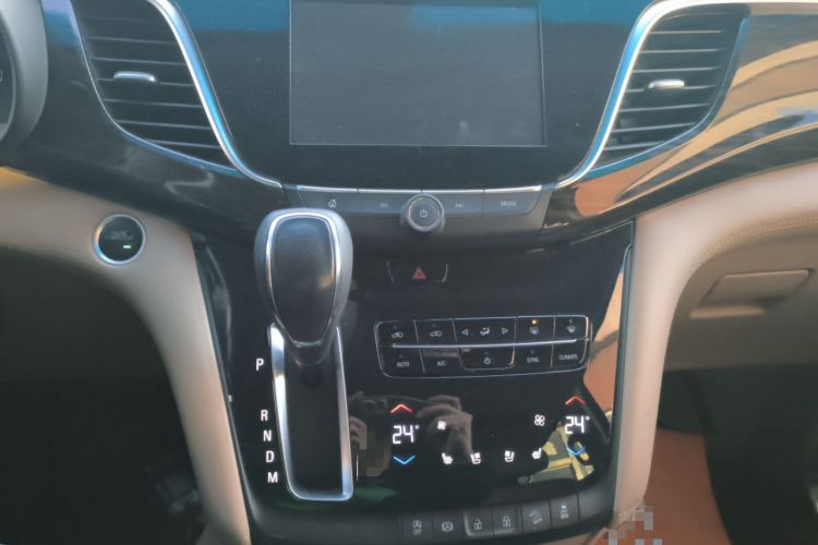 Used Buick GL8 2018 ES 28T Flagship Model China VI Standard
