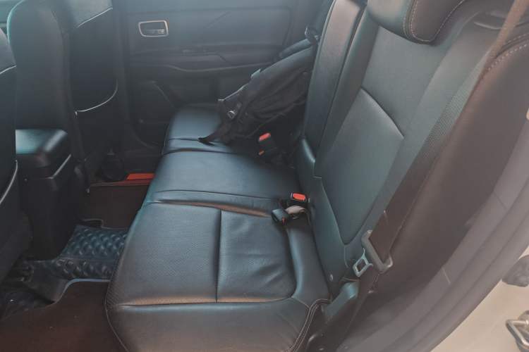 Used Mitsubishi Outlander 2018 2.4L 4x4 Luxury Edition 7-Seater