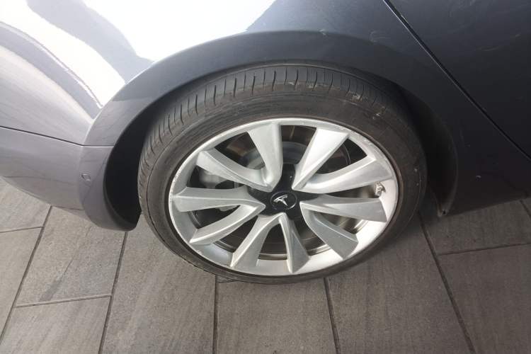 Used Tesla Model 3 2019 Long-Range Rear-Wheel-Drive Version