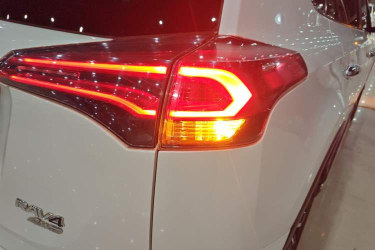 Used Toyota RAV4 2016 2.0L CVT Two-Wheel Drive Comfort Edition China V Standard