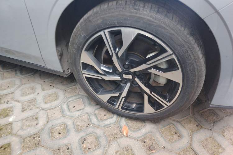 Used Geely Galaxy L6 2023 125km Starship
