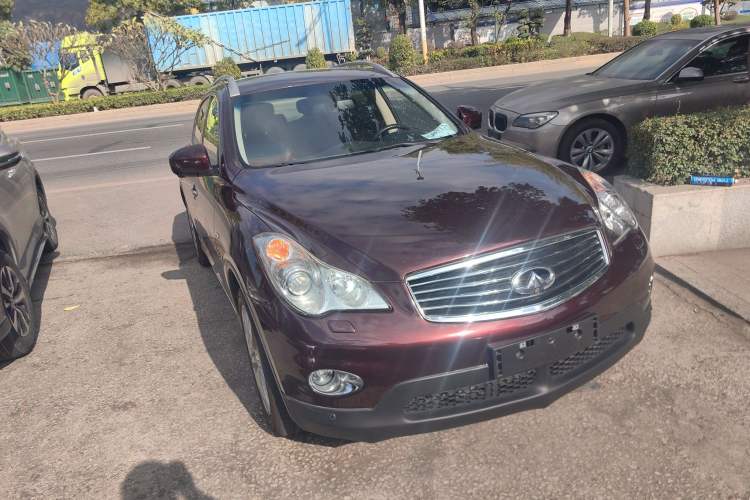 Used Infiniti QX50 2013 2.5L Two-Wheel-Drive Elegant Edition