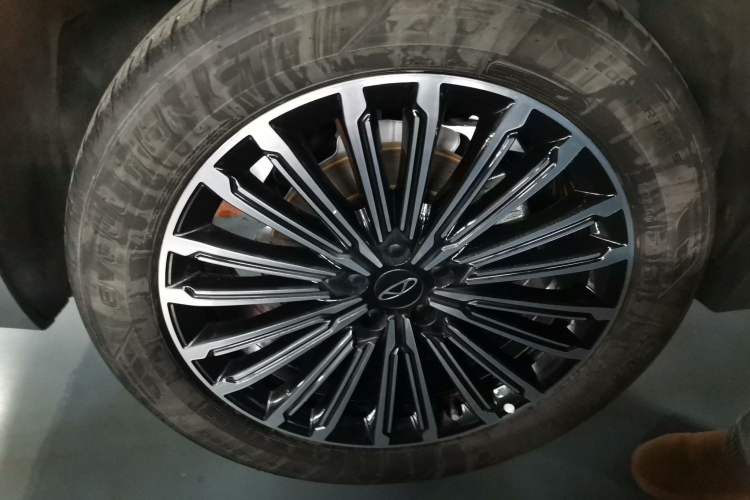 Used Chery Tiggo 9 C-DM 2025 1.5T 106KM Ultra-Comfort Edition 5 Seats Lithium-NMC
