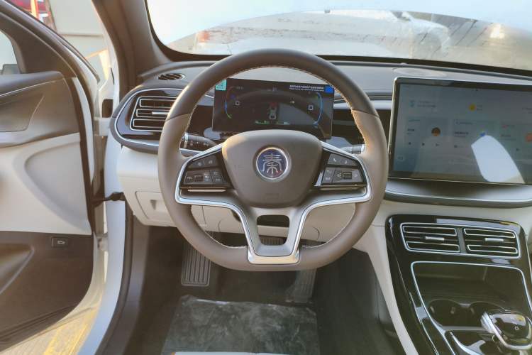 Used BYD Qin PLUS 2024 HONOR Edition DM-i 120KM Excellence Model
