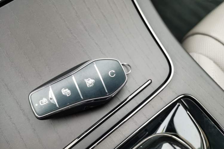 Used BYD Han 2024 EV Glory Edition 715KM Front-Wheel-Drive Flagship Model