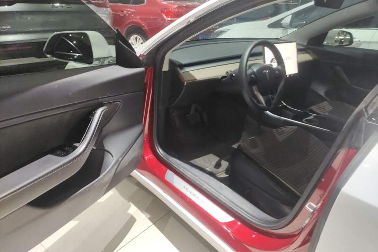 Used Tesla Model 3 2019 Long-Range All-Wheel-Drive Version
