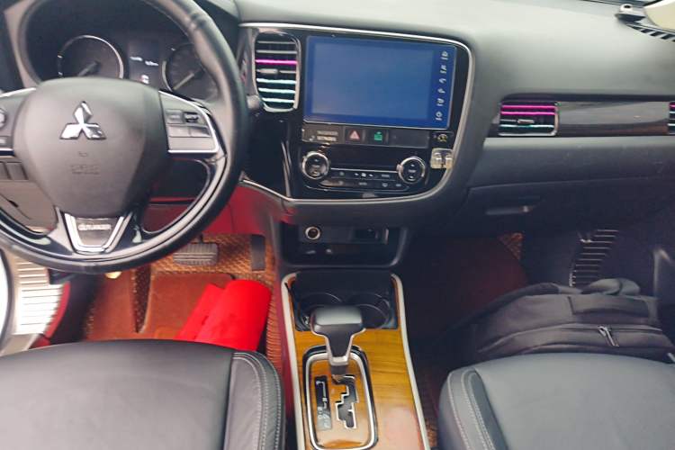 Used Mitsubishi Outlander 2019 2.0L Two-Wheel Drive Comfort Edition 5 Seats China V Standard