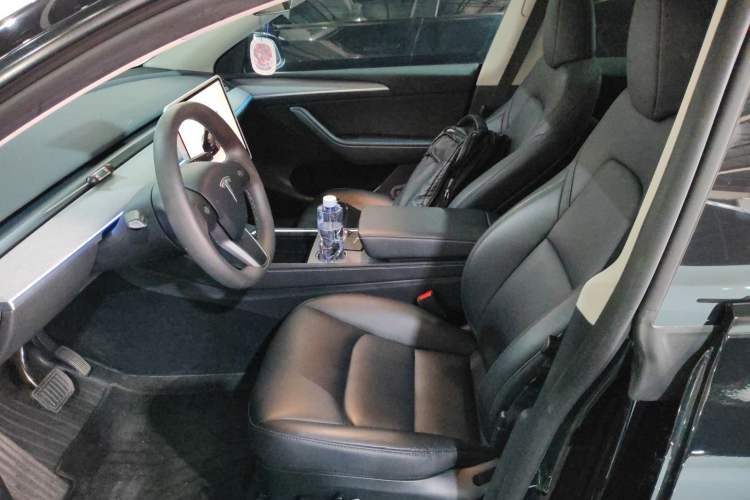 Used Tesla Model Y 2023 Rear-Wheel-Drive Version
