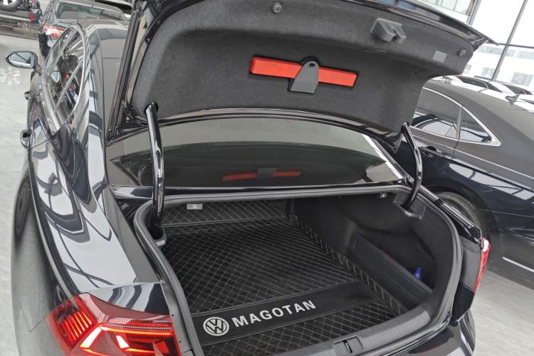 Used Volkswagen Magotan 2023 2 Million Units Limited Edition 330TSI DSG Leading Version