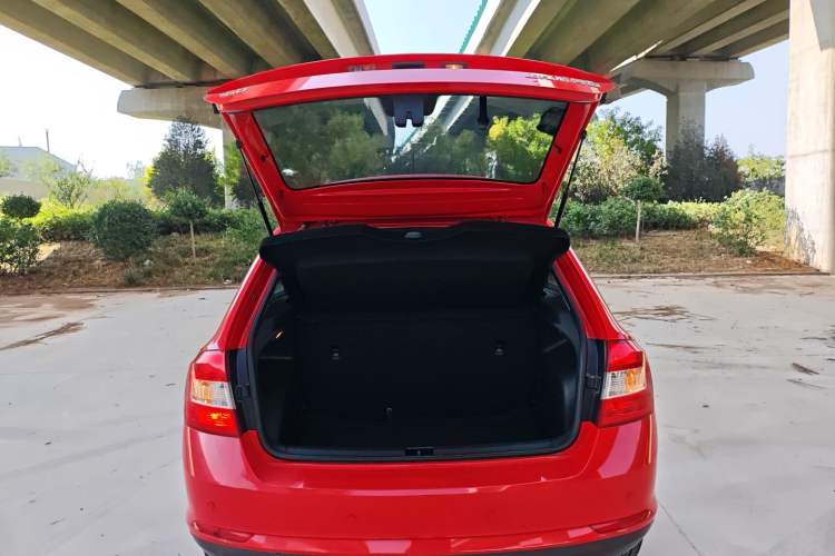 Used Skoda Rapid Spaceback 2016 Revised Version 1.6L Automatic Front-Drive Edition
