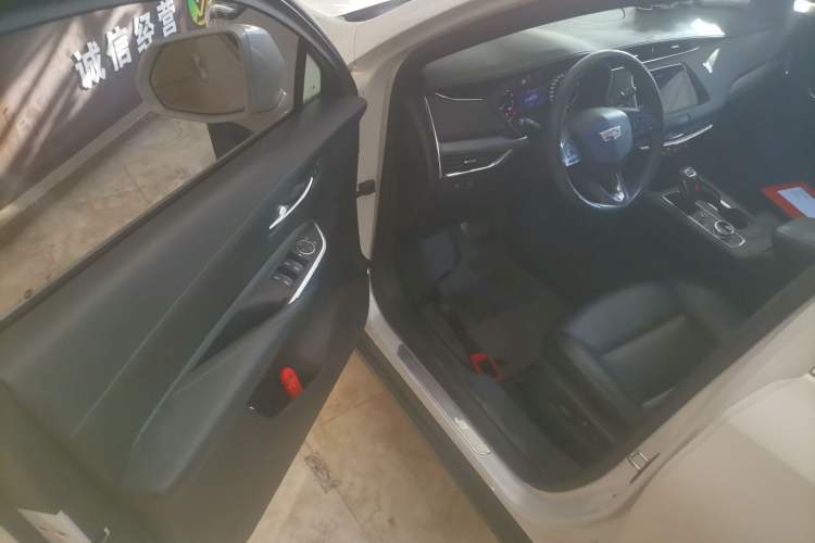 Used Cadillac XT4 2018 28T Two-Wheel Drive Leading Sport Model
