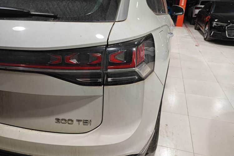 Used Volkswagen Tayron 2023 300TSI Two-Wheel-Drive Luxury Plus Advanced Edition
