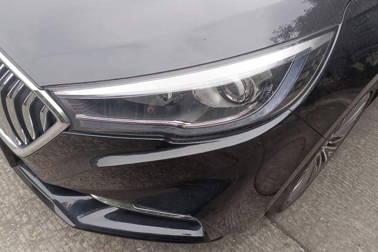 Used Hongqi H5 2022 Classic Model Facelift 1.8T Automatic Smart Connect Flagship Edition
