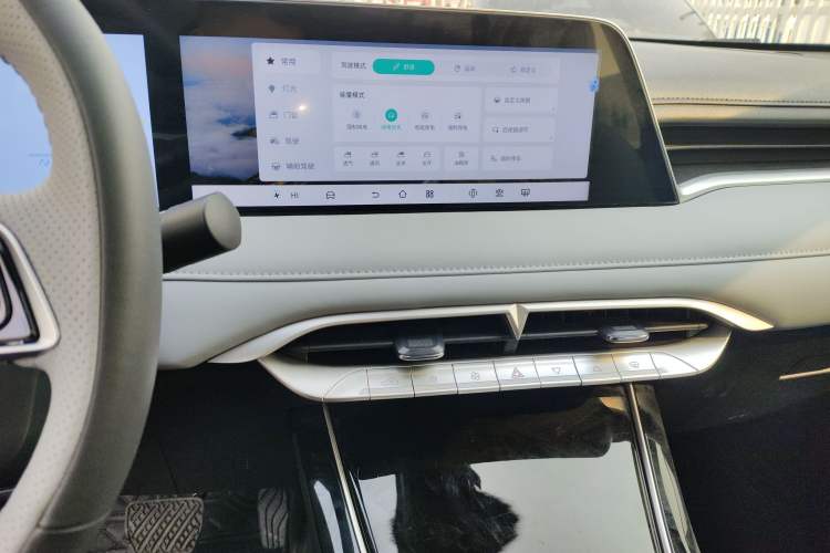 Used Venucia V DD-i 2025 Orca 150km Joyful Journey Edition