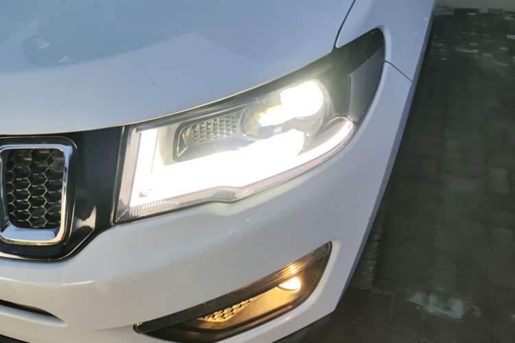 Used  Compass 2017 200T Automatic Family Edition
