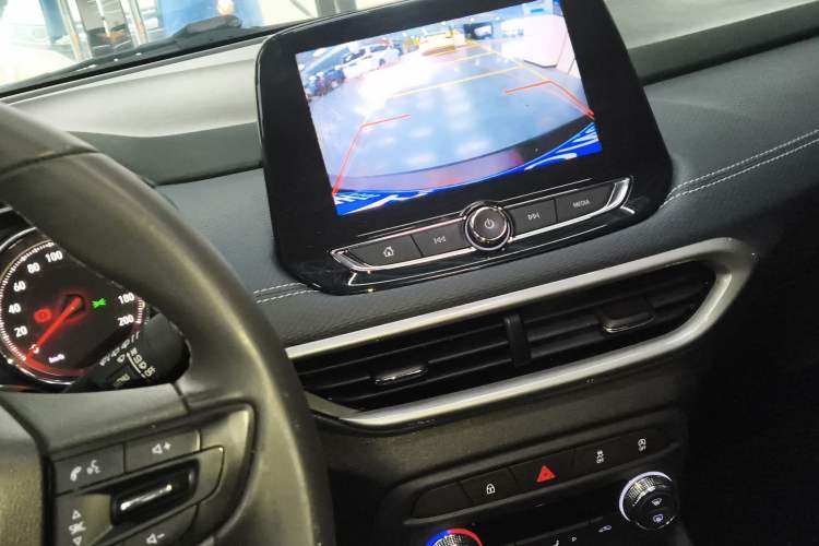 Used Chevrolet Trax 2021 325T Automatic Fun Edition China VI Standard
