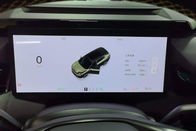 Used Lynk & Co 08 EM-P 2025 220 km All-Wheel-Drive Performance Halo