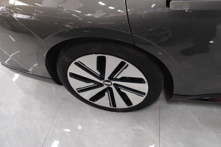 Used  E8 2024 665 km Range Rear-Drive Starship Long-Range Version
