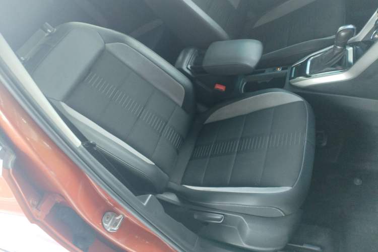 Used Volkswagen T-ROC 2019 230TSI DSG Two-Wheel-Drive Advanced Version China VI Standard