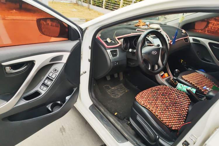 Used Hyundai Elantra (5th Generation / Langdong) 2015 1.6L Manual Fashion Edition
