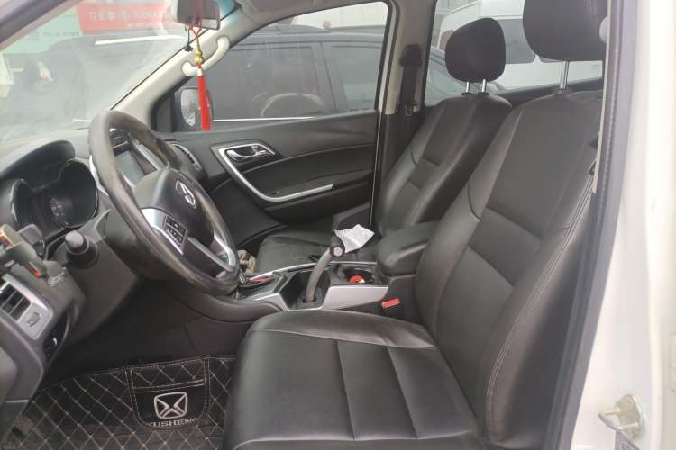 Used JMC Yusheng S350 2013 2.4T Automatic 2WD Diesel Luxury Edition 5 Seats
