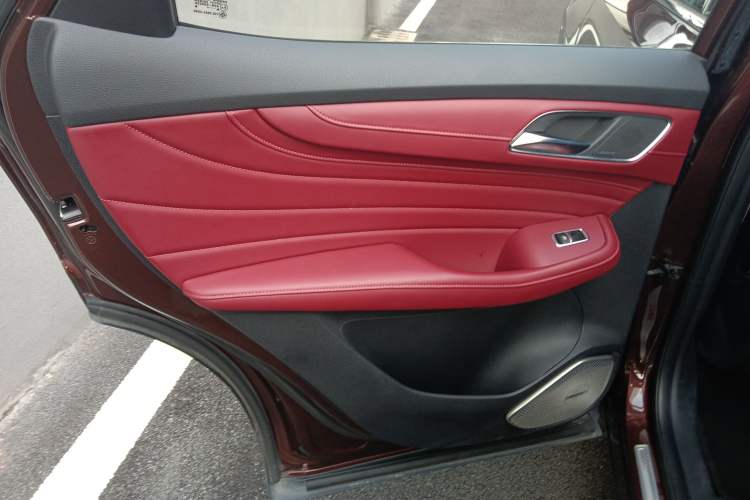 Used MG HS 2018 30T Automatic Two-Wheel Drive Trophy Edition—High-Octane V-Model
