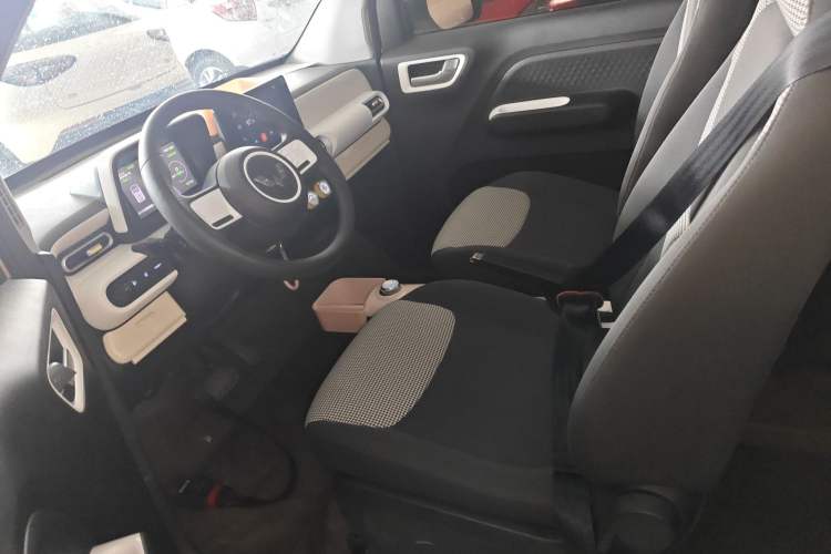 Used Wuling Hongguang MINIEV 2024 3rd Generation 215km Advanced Version
