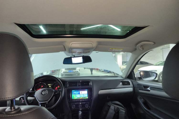 Used Volkswagen Sagitar 2016 230TSI 25th Anniversary Edition
