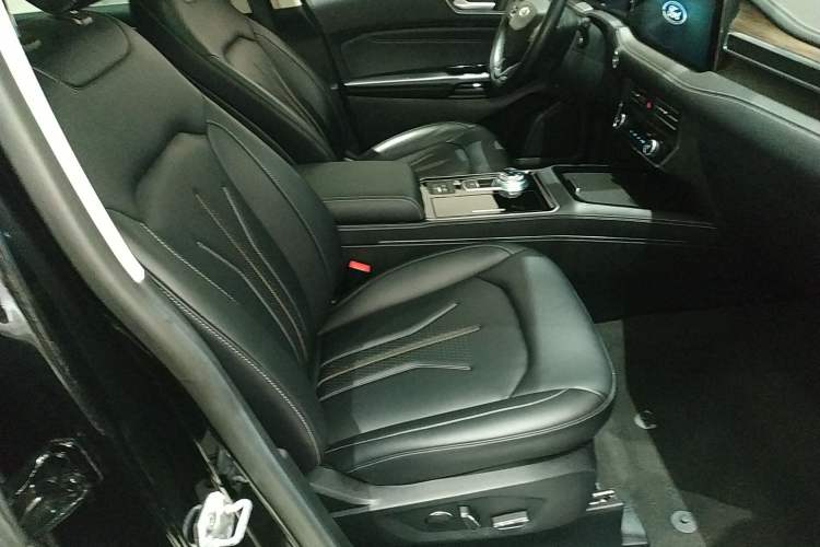 Used Ford Edge 2021 PLUS EcoBoost 245 Two-Wheel-Drive Titanium 7-Seater
