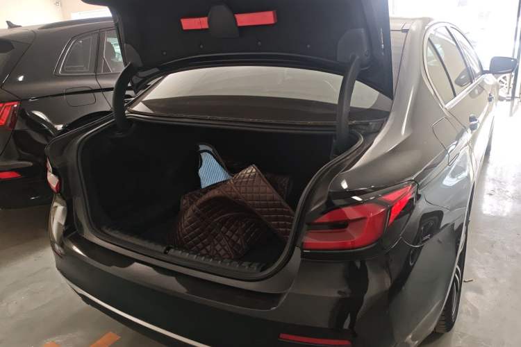 Used BMW 5 Series 2022 Second Facelift 530Li Leading Edition Luxury Package
