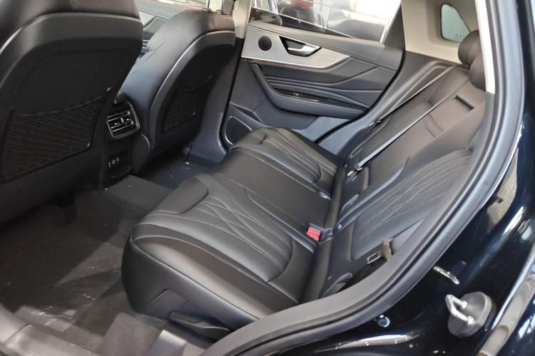 Used Hongqi HS5 2025 2.0T Two-Wheel Drive Flagship Pro Edition
