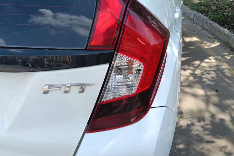 Used Honda Fit 2016 1.5L LXS CVT Comfort Sunroof Version
