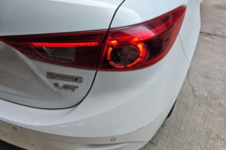 Used Mazda Mazda 3 Axela 2017 Sedan 1.5L Automatic Luxury Model Emission Standard China V
