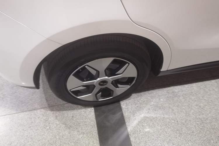 Used  3 2025 330km Trendy Delight Version
