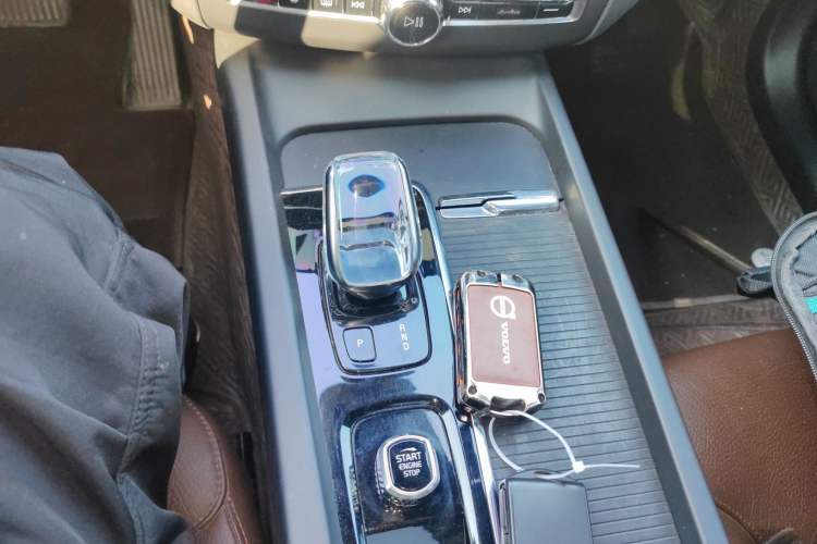 Used Volvo XC60 2022 B5 4x4 Zhiyi Luxury Edition
