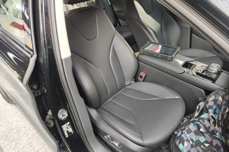 Used Hongqi E-QM5 2022 431 km Charge & Enjoy Edition
