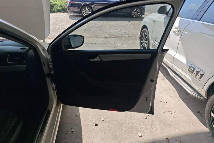 Used Volkswagen Sagitar 2014 Revised Version 1.4TSI Automatic Luxury Edition
