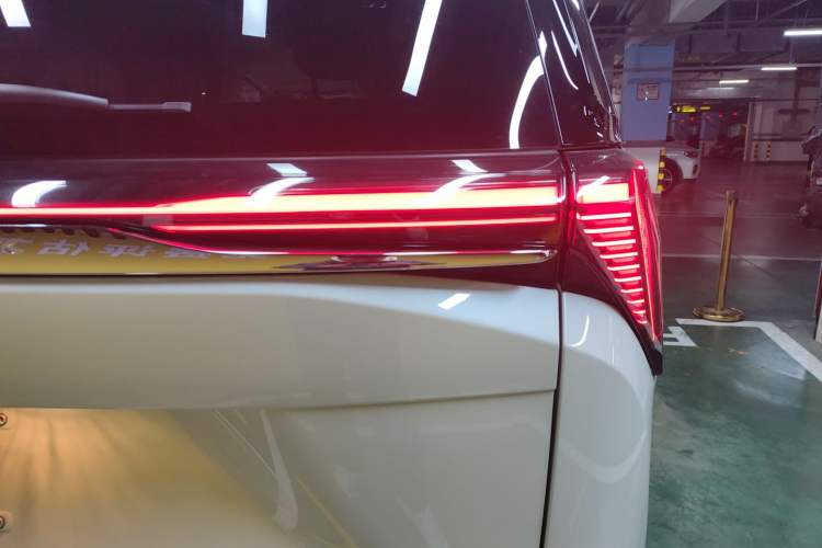 Used Buick GL8 New Energy 2024 Lu Zun Luxury Edition 7-Seater
