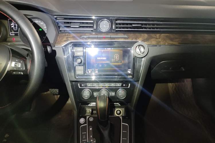 Used Volkswagen Magotan 2017 330TSI DSG Luxury Model
