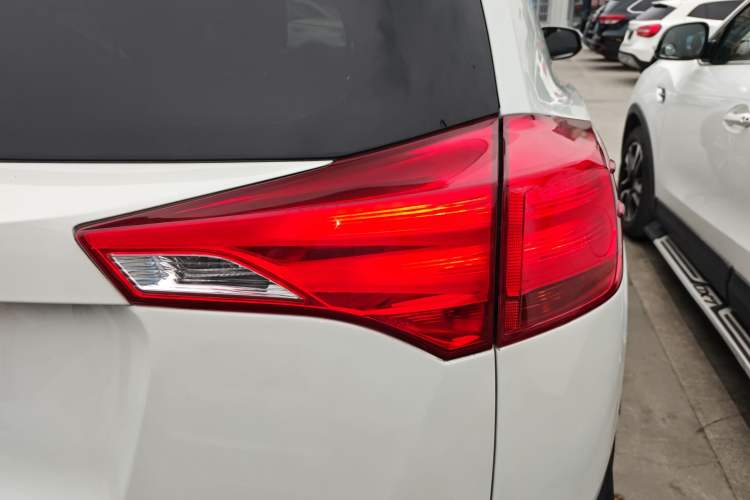 Used Toyota RAV4 2015 2.0L CVT Two-Wheel Drive Fashion Edition
