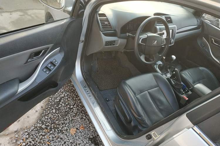 Used Zotye Z300 2014 New Vision 1.5L Manual Luxury Model
