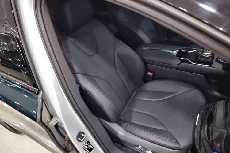 Used Hongqi E-QM5 2024 610 km PLUS
