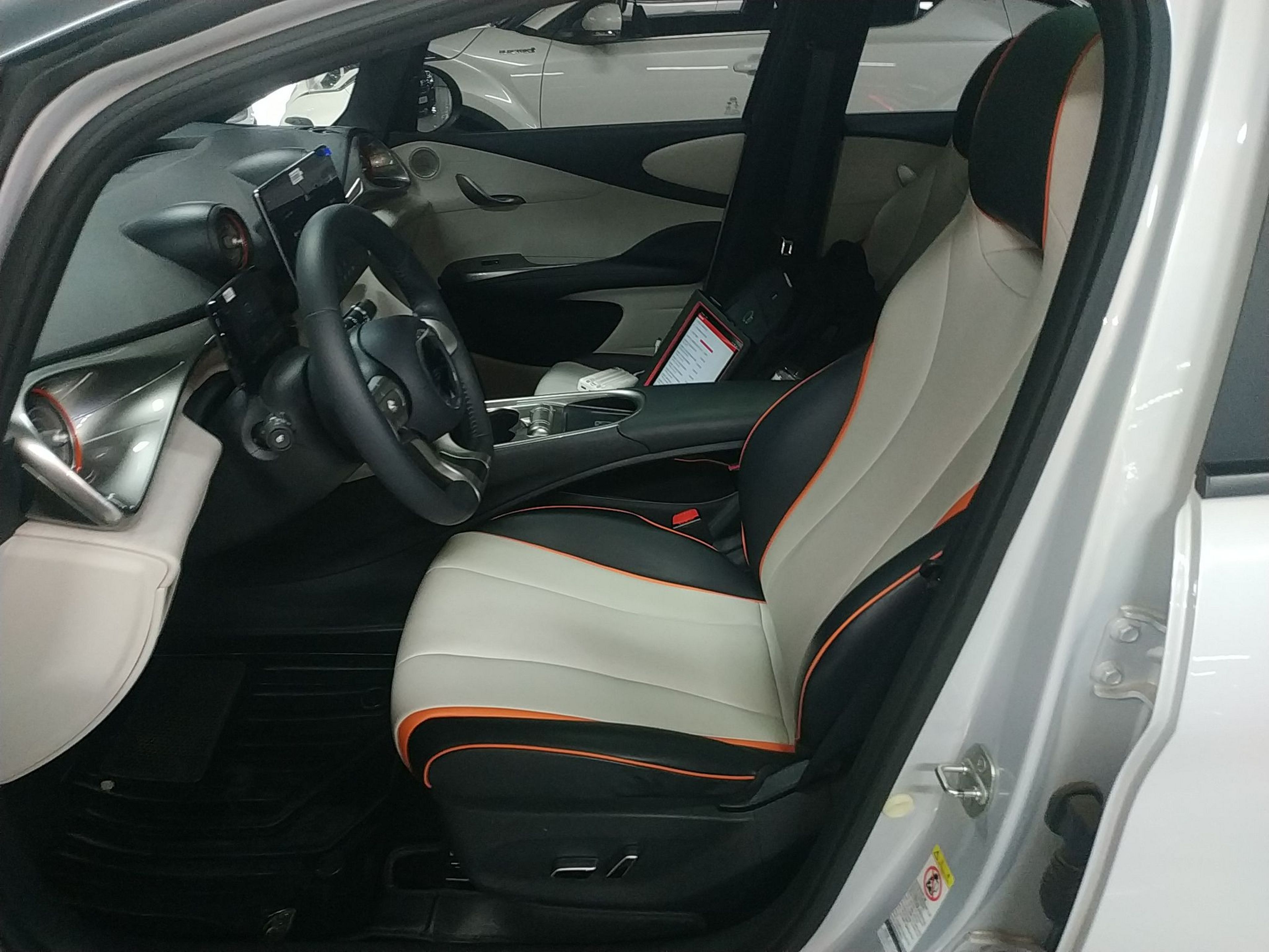 Переднее сиденье в автомобиле